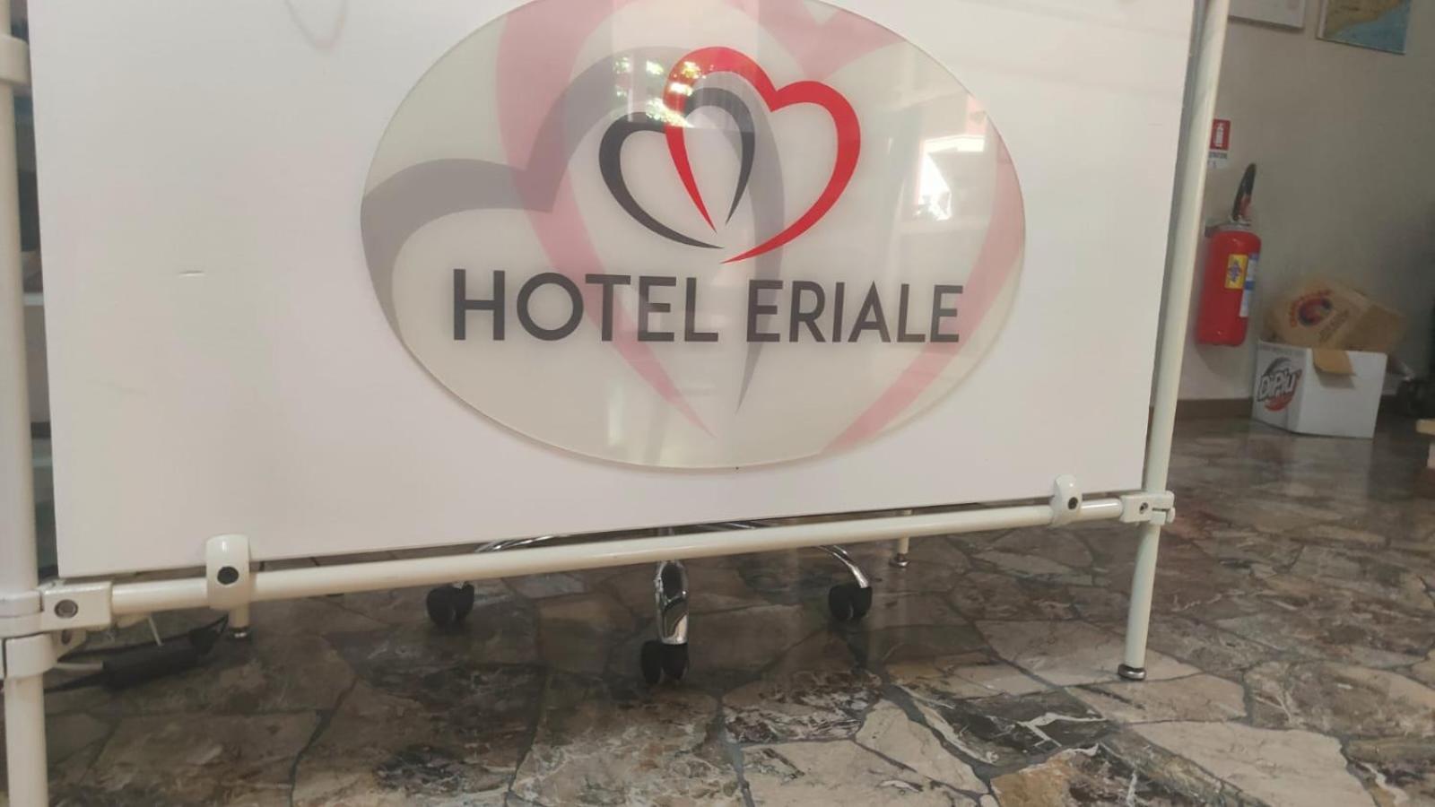 Hotel Eriale ริมินี ภายนอก รูปภาพ